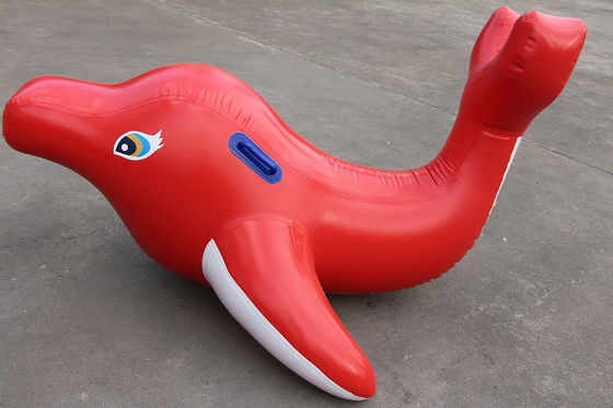 Küçük Kırmızı yunuslar 3*1m park için şişilebilir su yüzen oyuncaklar