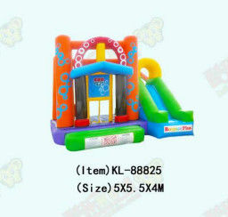 Kastil Inflatable Dewasa Dengan Pola Bulat Berwarna-warni