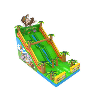 Orman Hayvanları Palmiye Ağaçlarıyla Şişme Maymun Kaydırma