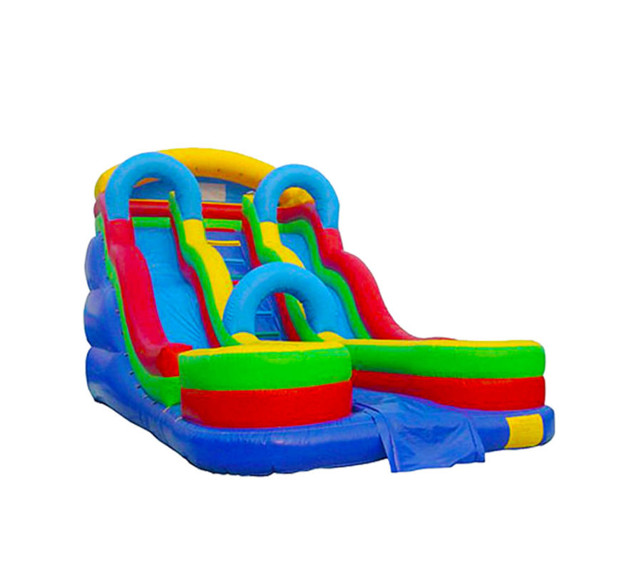 Mavi Kemerli Yapılarla Parlak Renkli Şişme Kaydırmalar